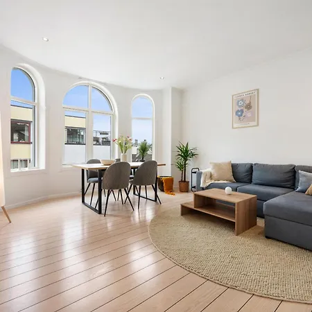 Apartment Modern Downtown With Great Views *