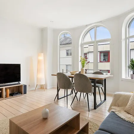 Modern Downtown With Great Views *