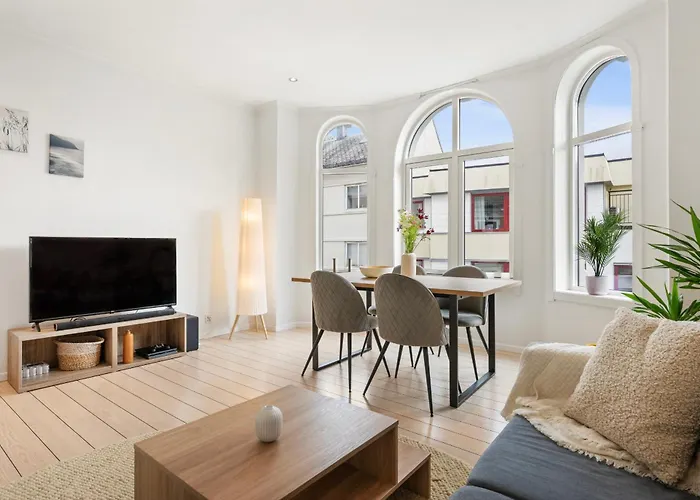 Modern Downtown With Great Views *